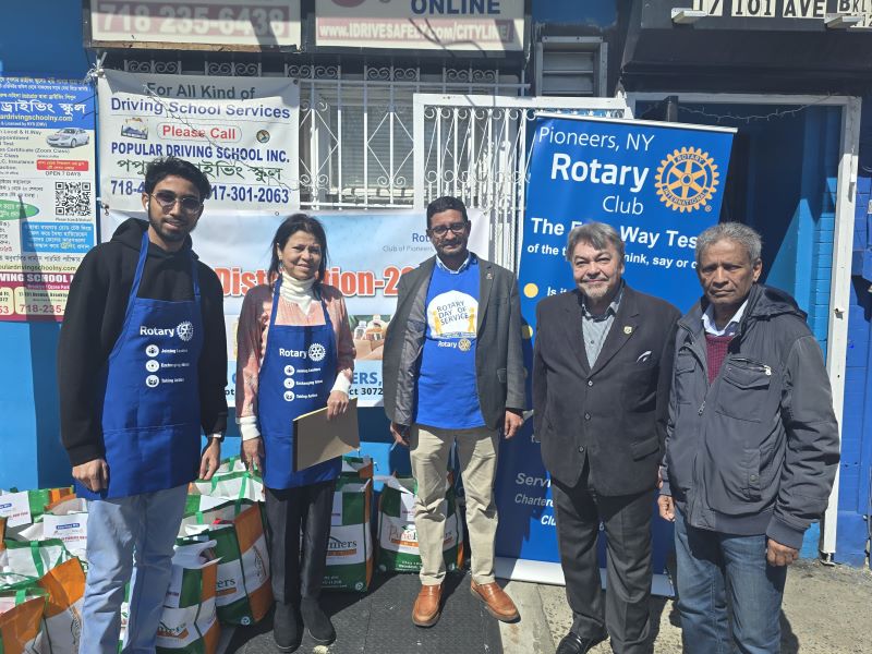 রোটারী ক্লাব অব পাইওনিয়ারস নিউইয়র্কের খাদ্য সামগ্রী বিতরণ